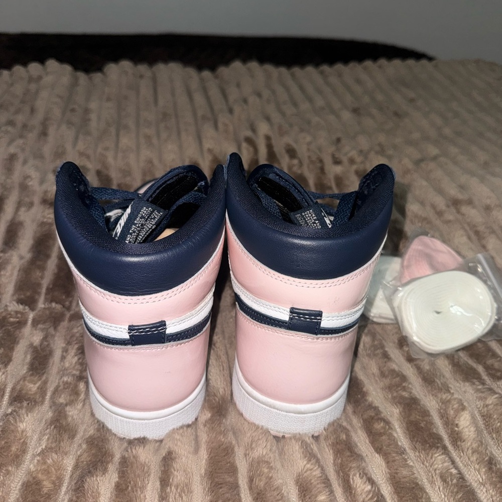 Air Jordan 1 Retro High OG ‘Bubble Gum’ - Picture 4 of 4